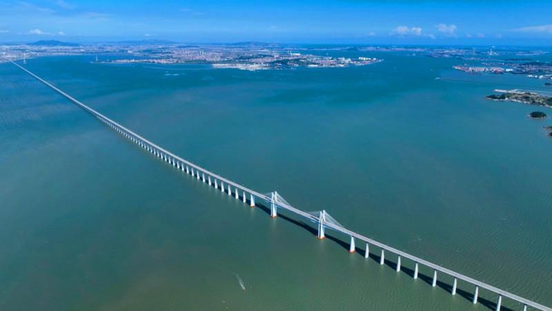 железная дорога над морем в китае