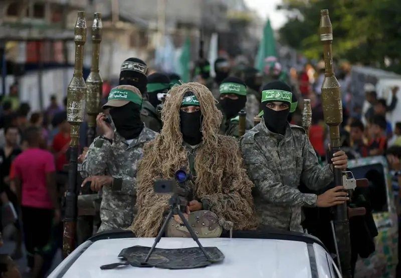 Палестинские боевики ХАМАСа принимают участие в военном параде