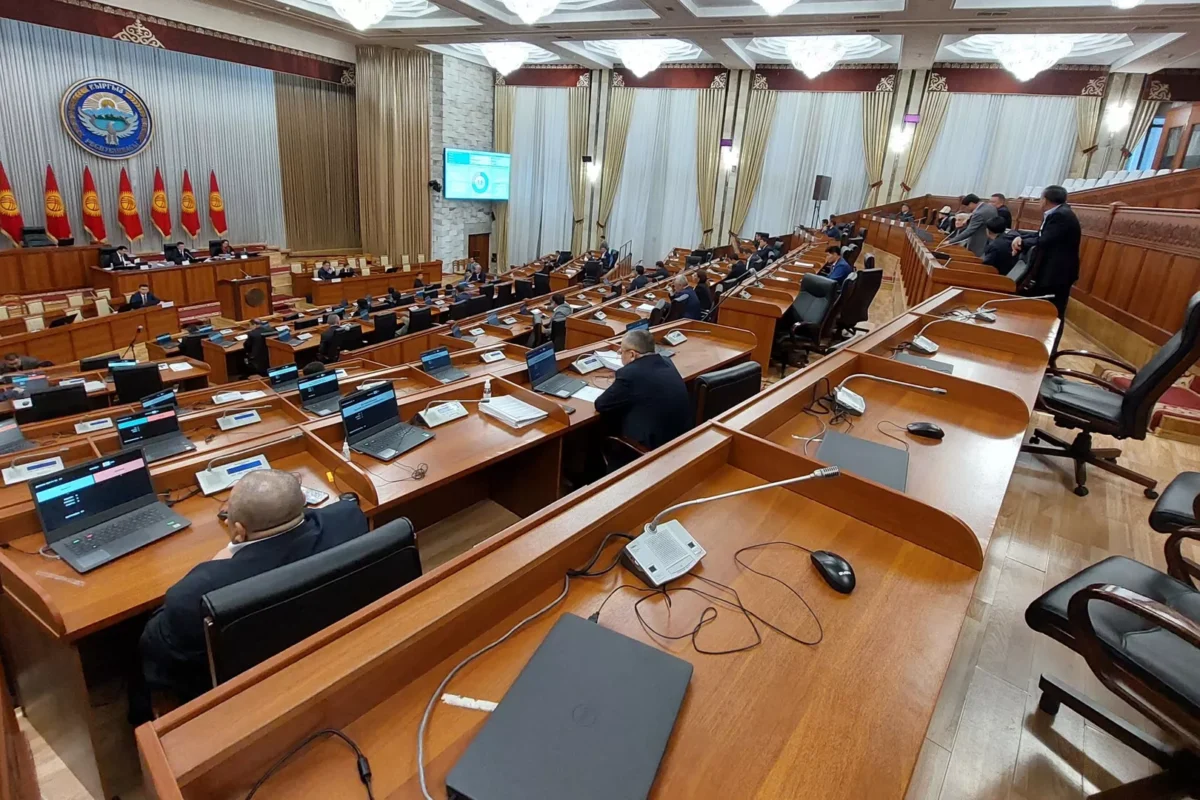 Кыргызстан окончательно принял закон об иноагентах