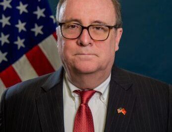 Посол США в КР присоединился к всеобщему давлению на власти КР