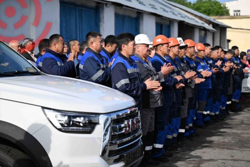 Жапаров передал технику энергетикам