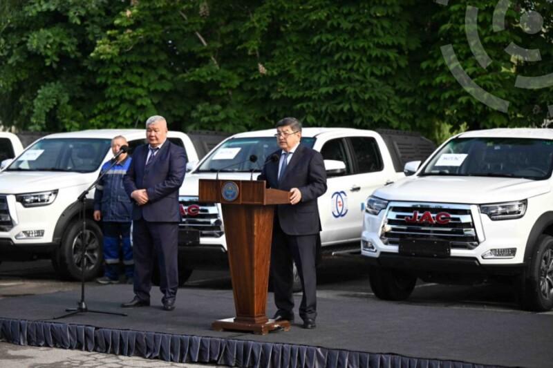 Жапаров передал технику