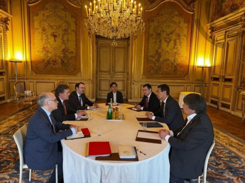 Политическая консультация Бишкека и Парижа