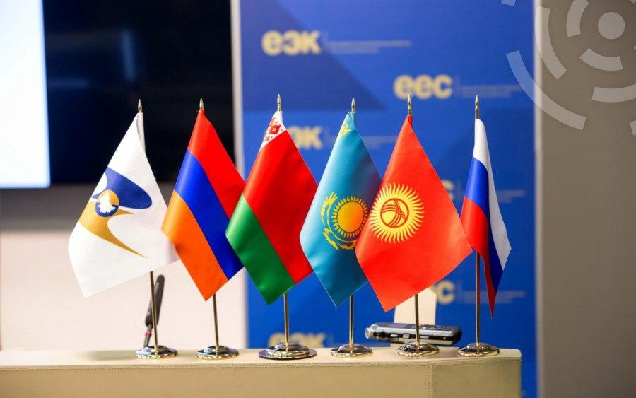 Флаги стран ЕАЭС