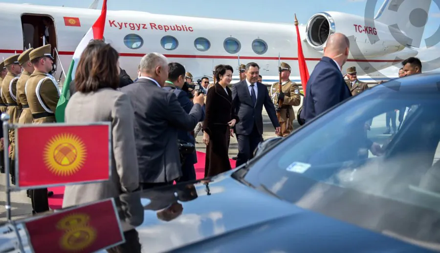 Встреча Садыра Жапарова в аэропорту Будапешта