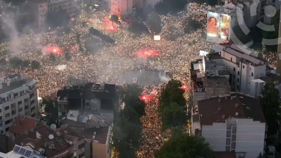 В Сербии прошли массовые митинги. Произошли столкновения с полицией
