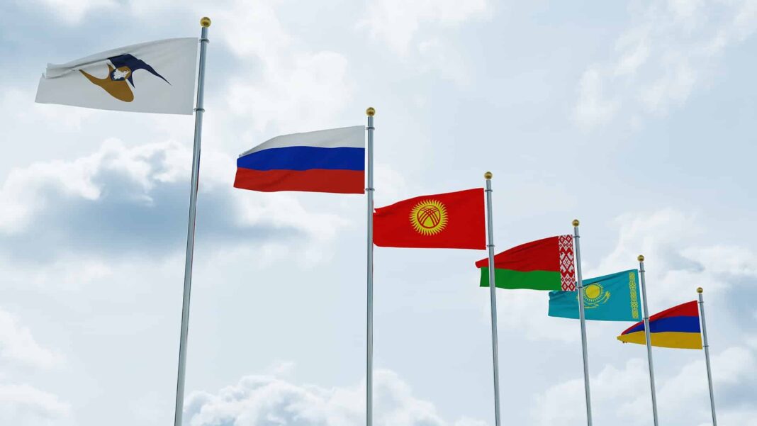 Флаги стран ЕАЭС