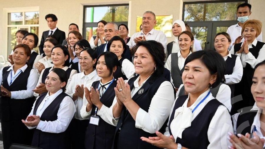 В Кыргызстане готовят новое повышение зарплат учителям