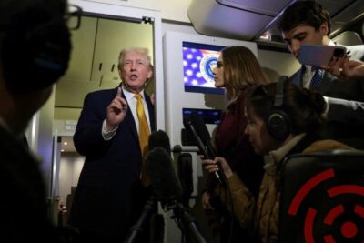 Трамп на борту самолёта Air Force One