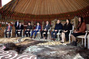 От цифрового Шелкового пути до охоты с беркутами: как Джастин Сан покорял Кыргызстан