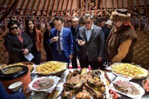 От цифрового Шелкового пути до охоты с беркутами: как Джастин Сан покорял Кыргызстан