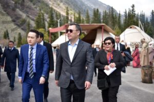 От цифрового Шелкового пути до охоты с беркутами: как Джастин Сан покорял Кыргызстан