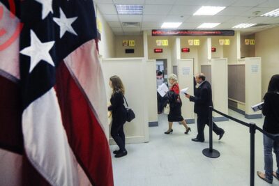 Госдеп США остановил запись на визовые собеседования по всему миру