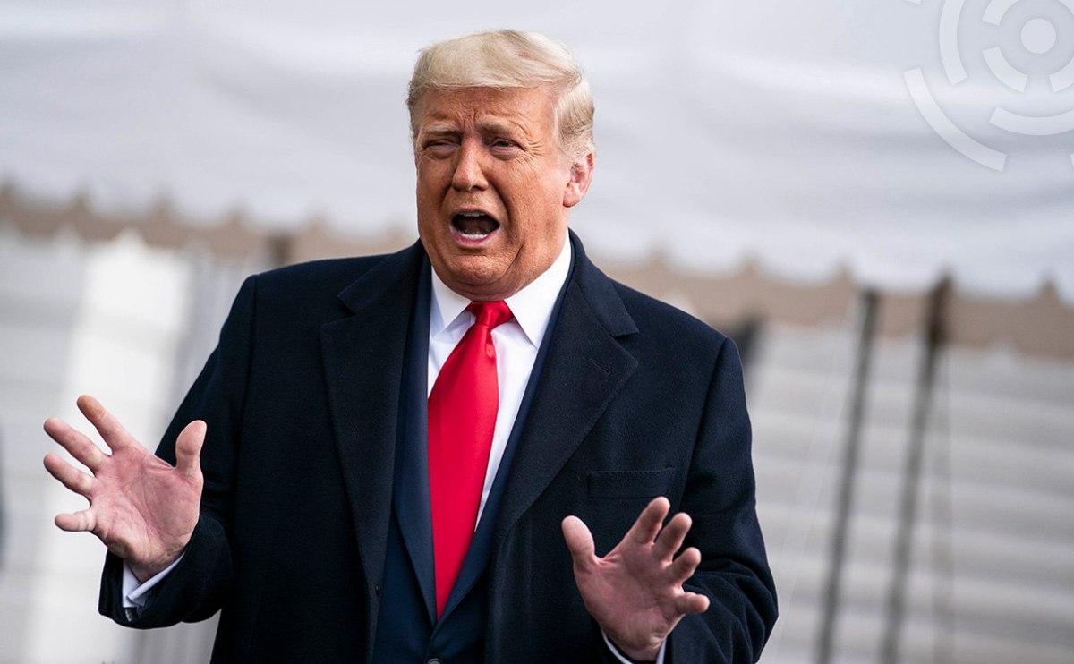 Трамп отложил новые пошлины для Канады