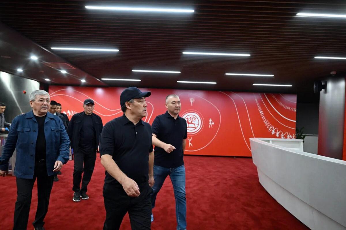 Жапаров инспектирует Бишкек Арену