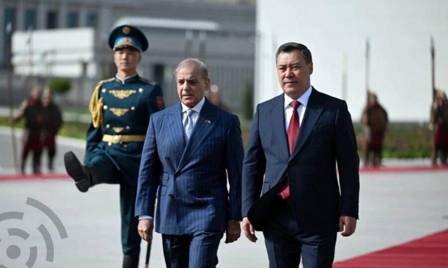 Садыр Жапаров и премьер-министр Пакистана начали переговоры