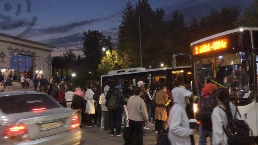 посетители Ала-Арчи не помещаются в автобус до Бишкека