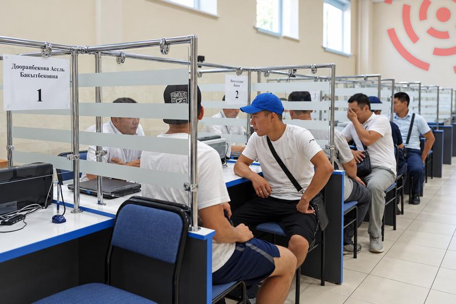 Здание центра регистрации транспортных средств в Бишкеке
